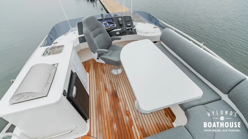 Expansiv Flybridge för ultimat avkoppling